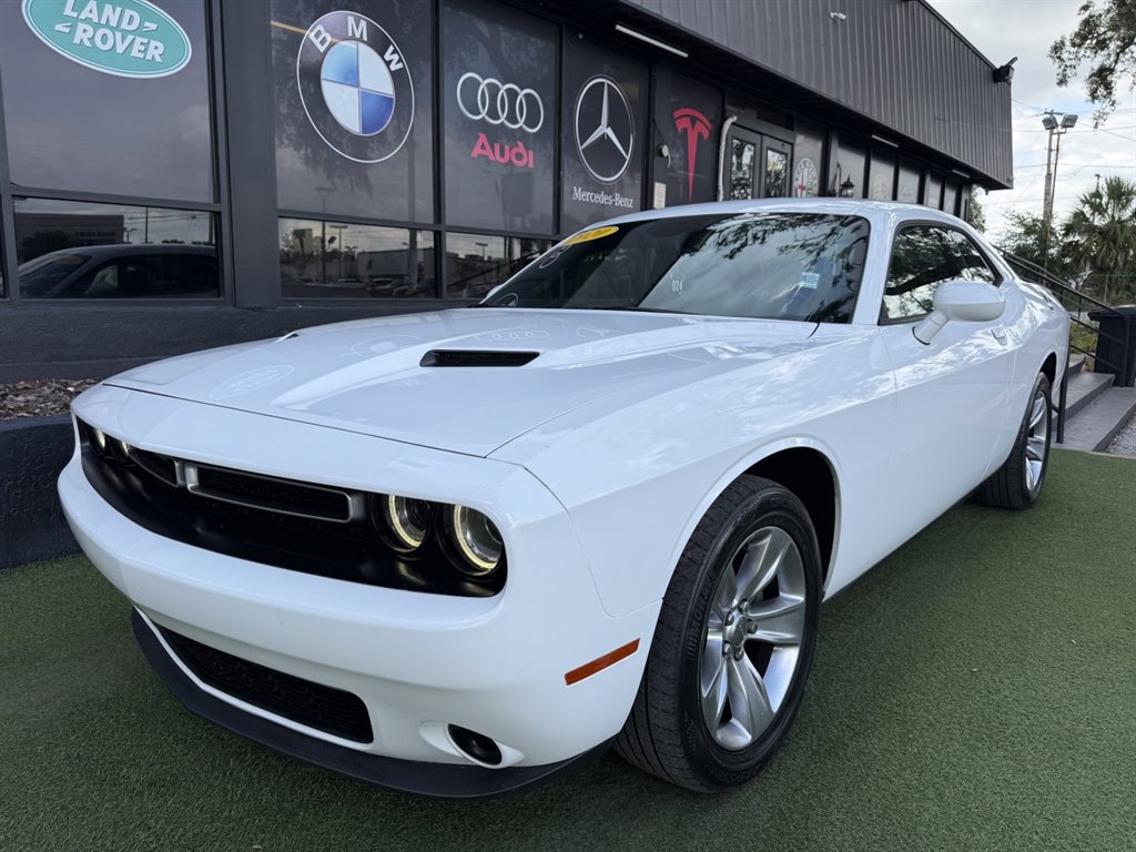 Used 2020 Dodge Challenger SXT RWD image 1
