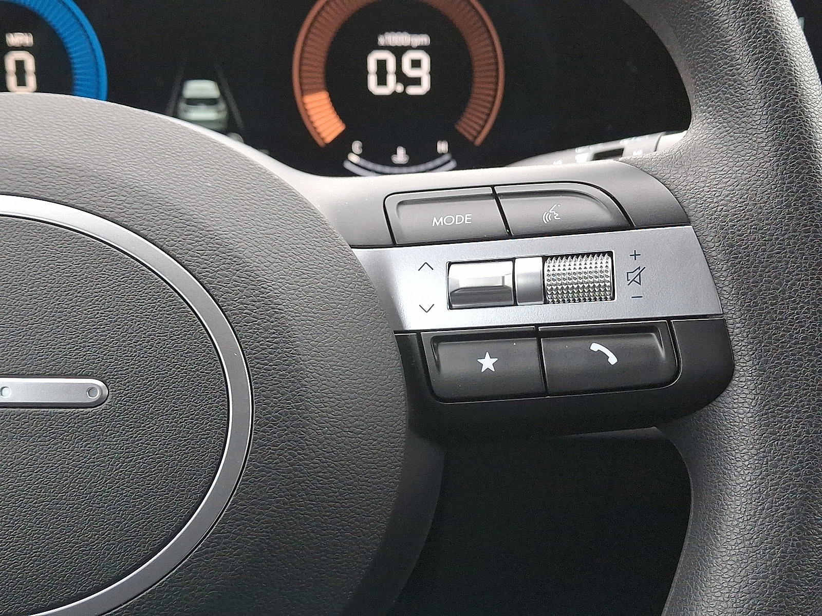 Certified 2025 Hyundai Tucson SE image 21