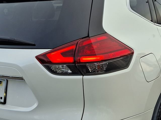 Used 2017 Nissan Rogue SL image 12