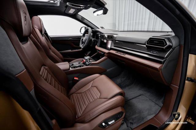 Used 2025 Lamborghini Urus SE image 45