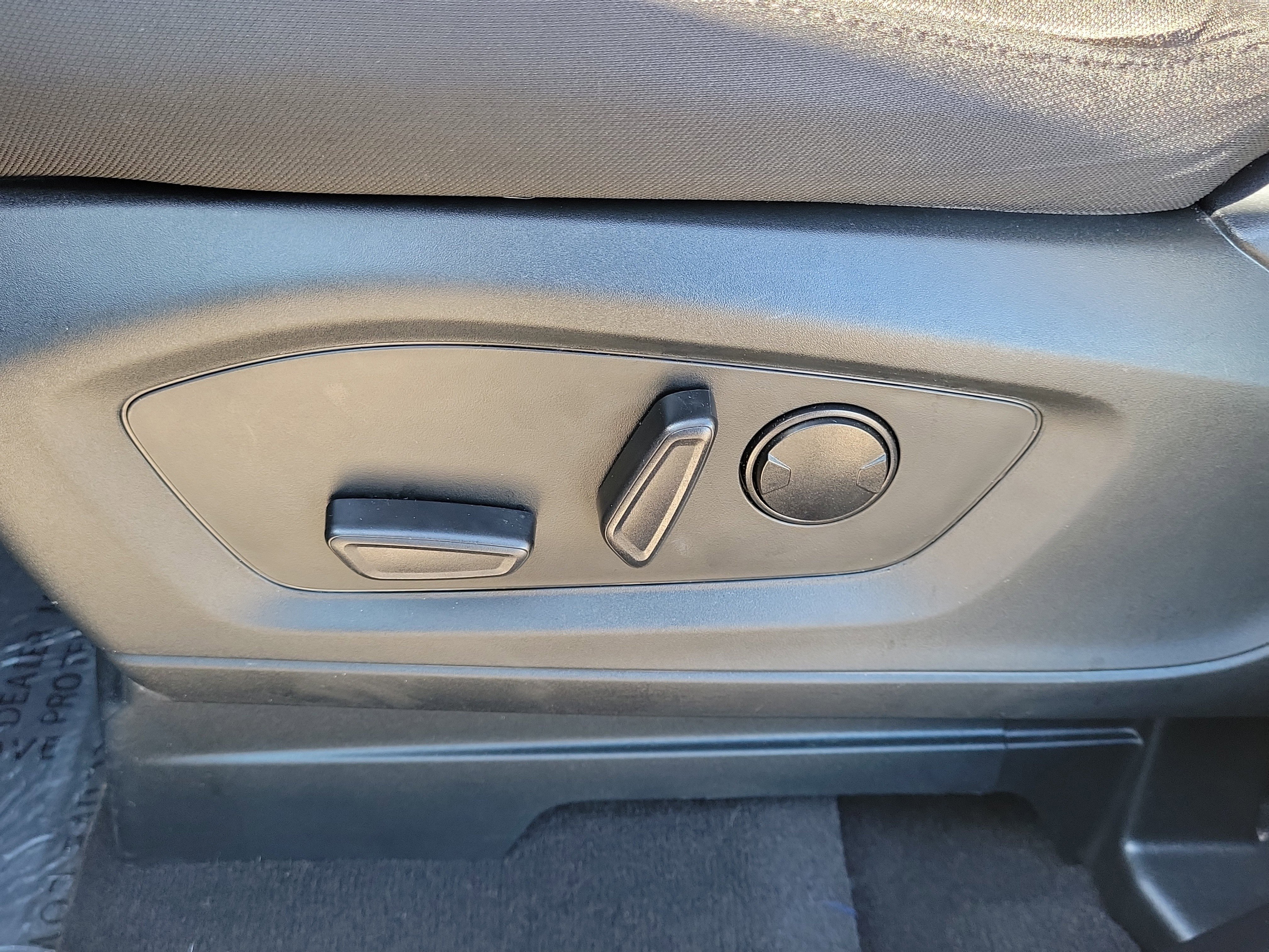 Used 2023 Ford Explorer XLT image 10