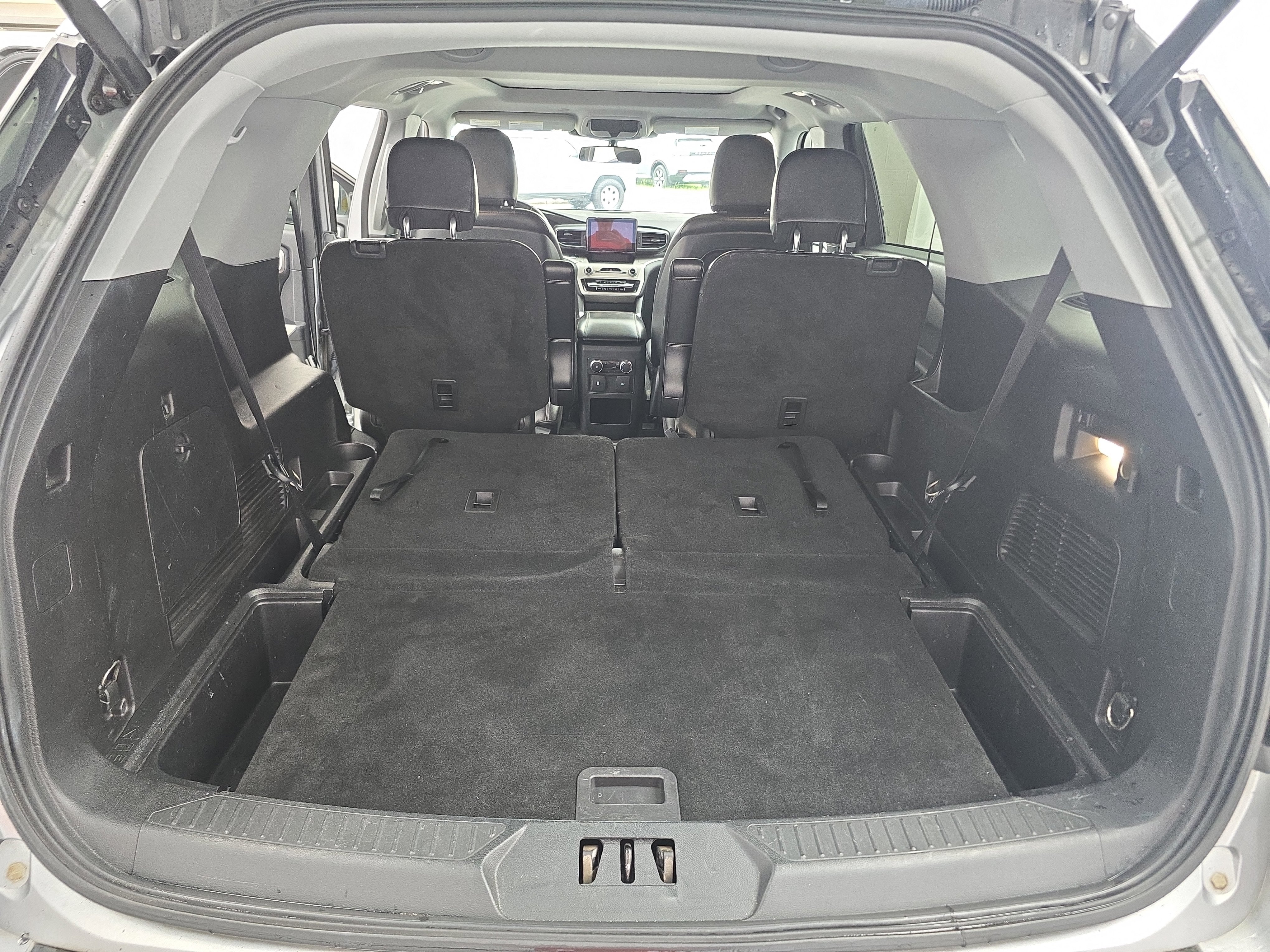 Used 2020 Ford Explorer XLT w/ Equipment Group 202A image 13