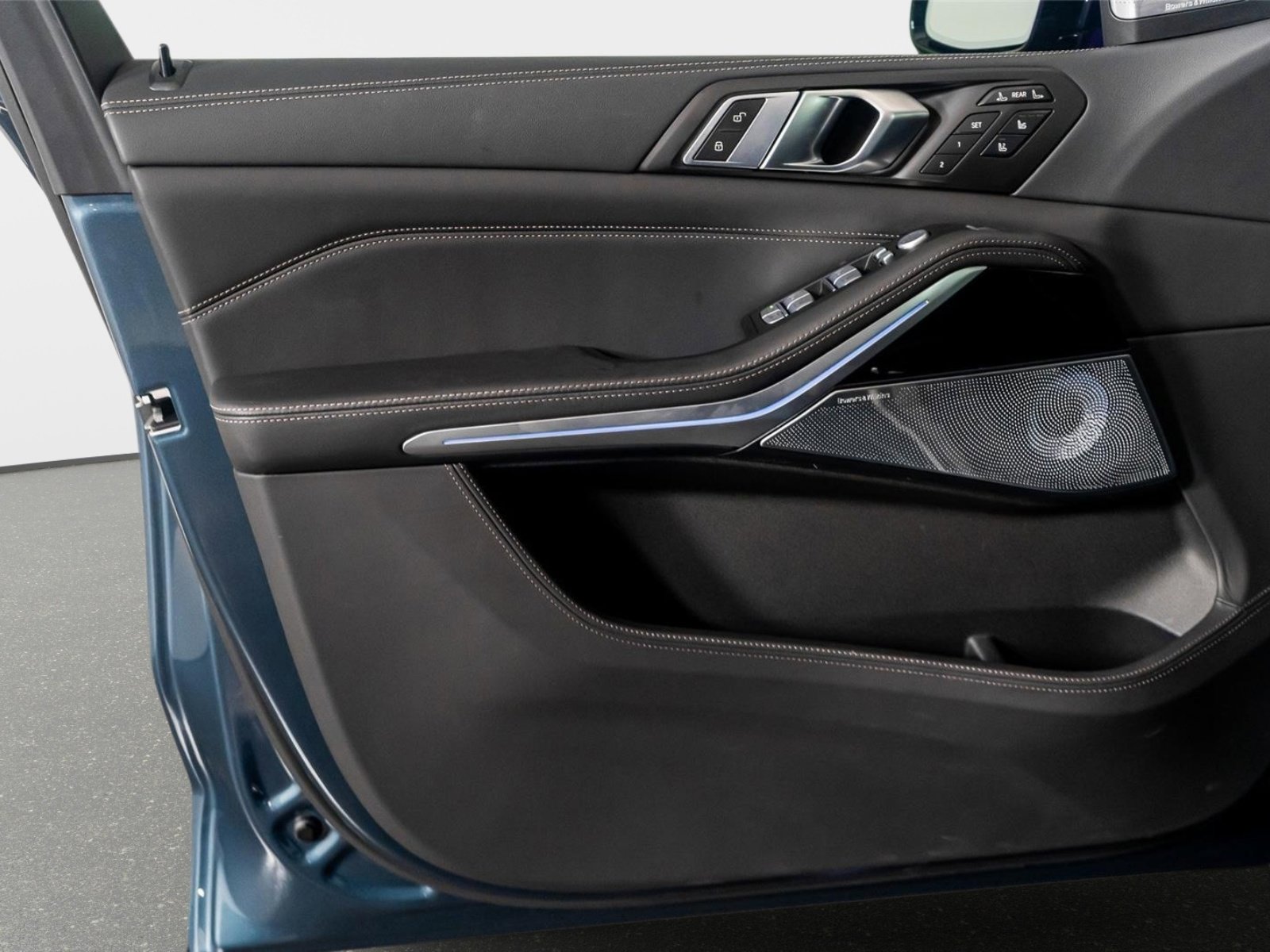 Used 2025 BMW ALPINA XB7 AWD/4WD image 47