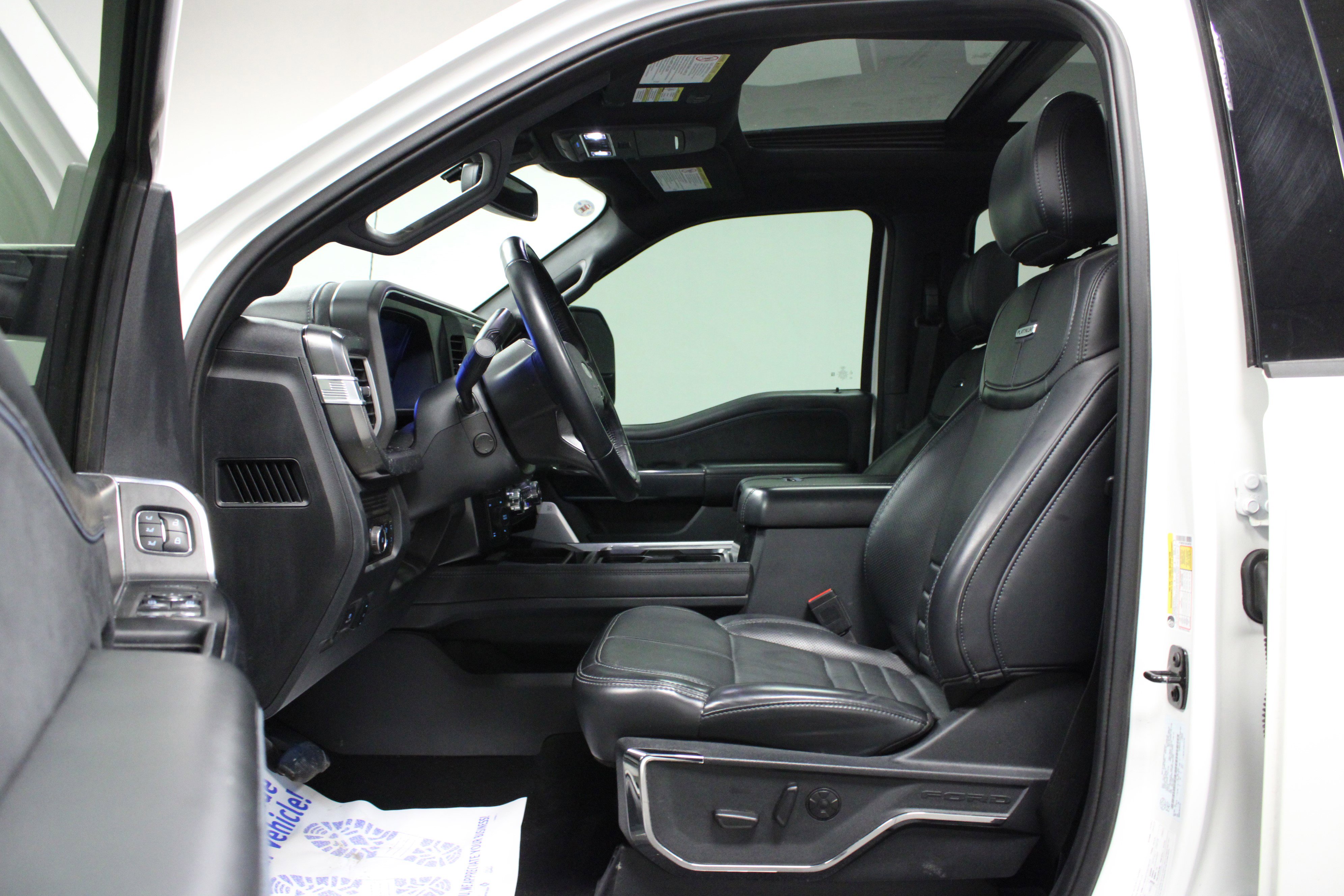 Used 2025 Ford F250 Platinum image 12
