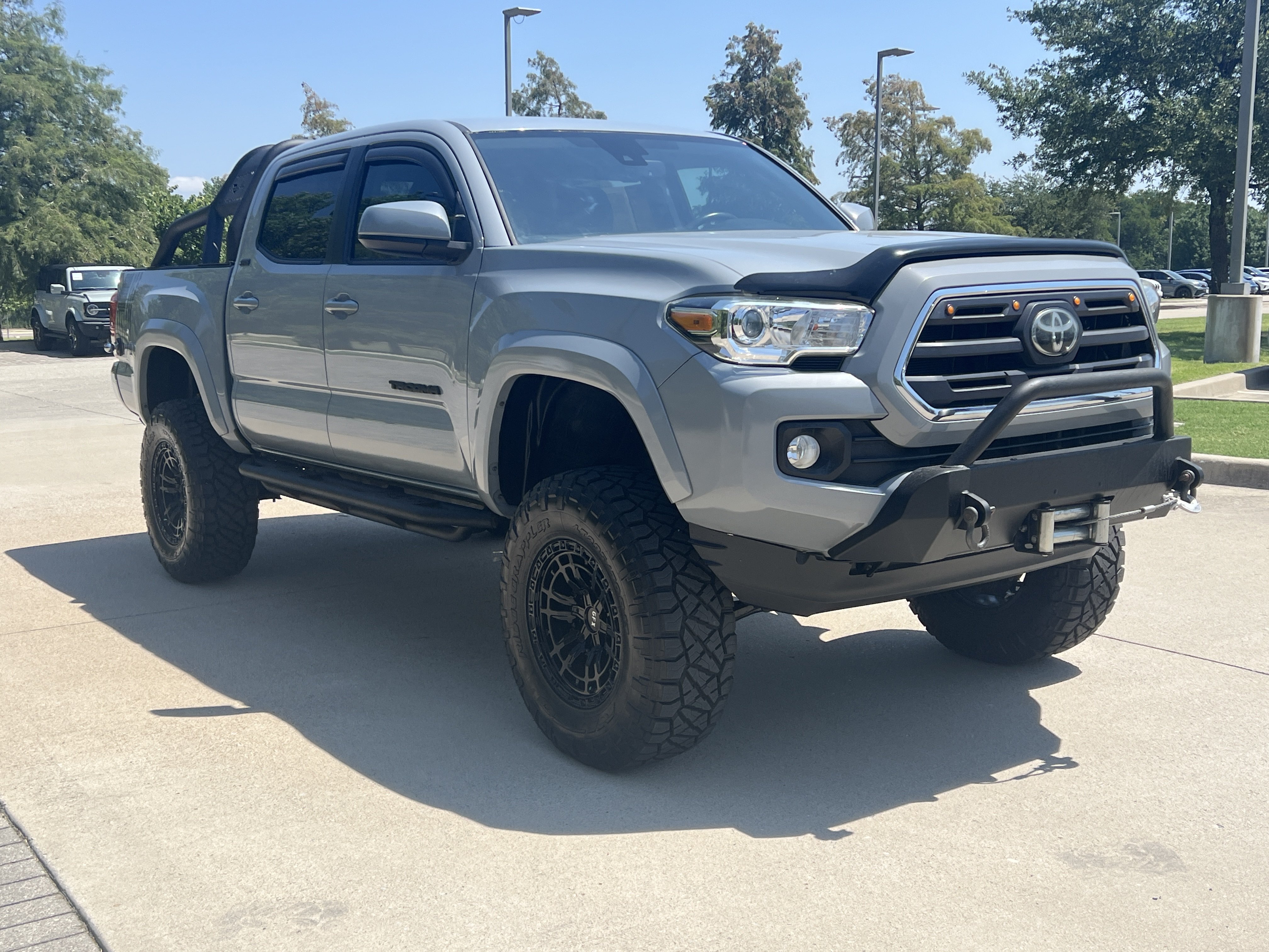 Used 2019 Toyota Tacoma SR5 AWD/4WD image 2