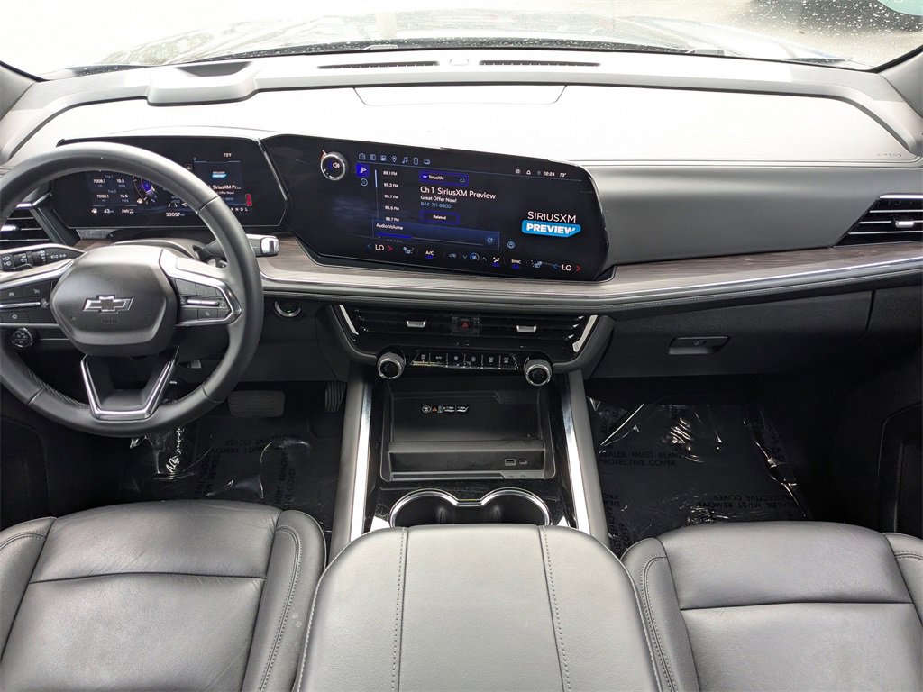 Used 2025 Chevrolet Suburban Z71 image 14