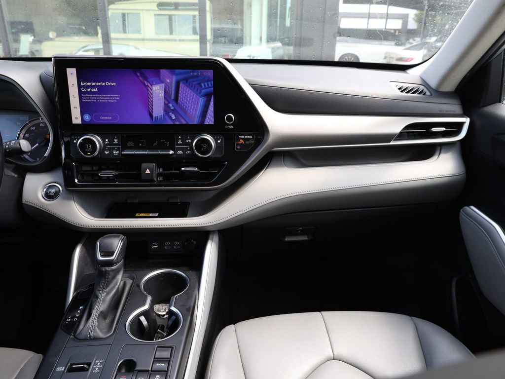 Used 2023 Toyota Highlander XLE FWD image 24
