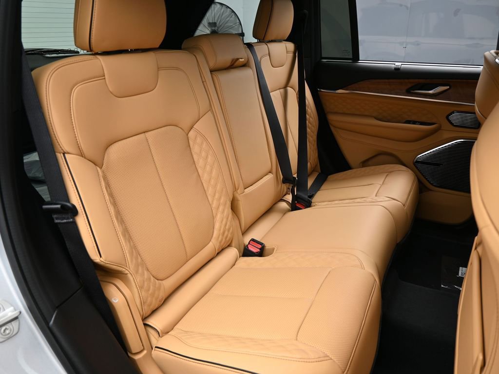New 2025 Jeep Grand Cherokee Summit image 40
