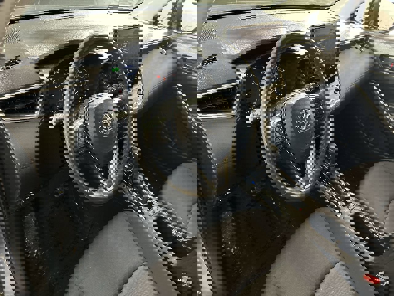 Used 2023 Toyota Corolla Cross LE image 11