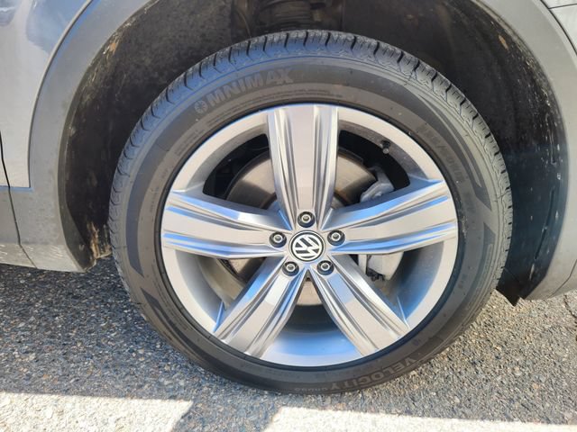 Used 2021 Volkswagen Tiguan SEL w/ 3-Row Tiguan MDO Package AWD/4WD image 21