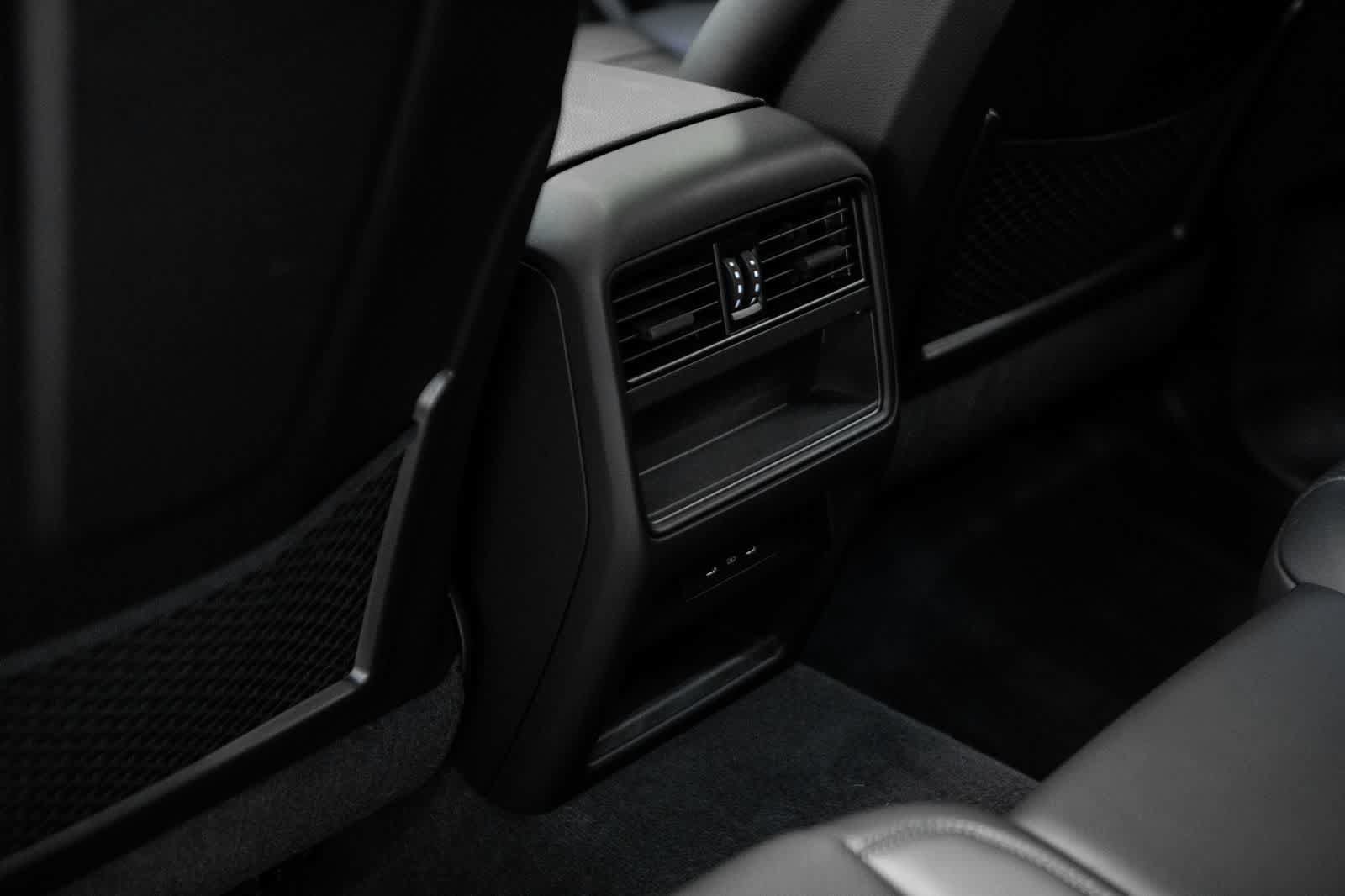 Certified 2024 Porsche Cayenne Coupe AWD/4WD image 32