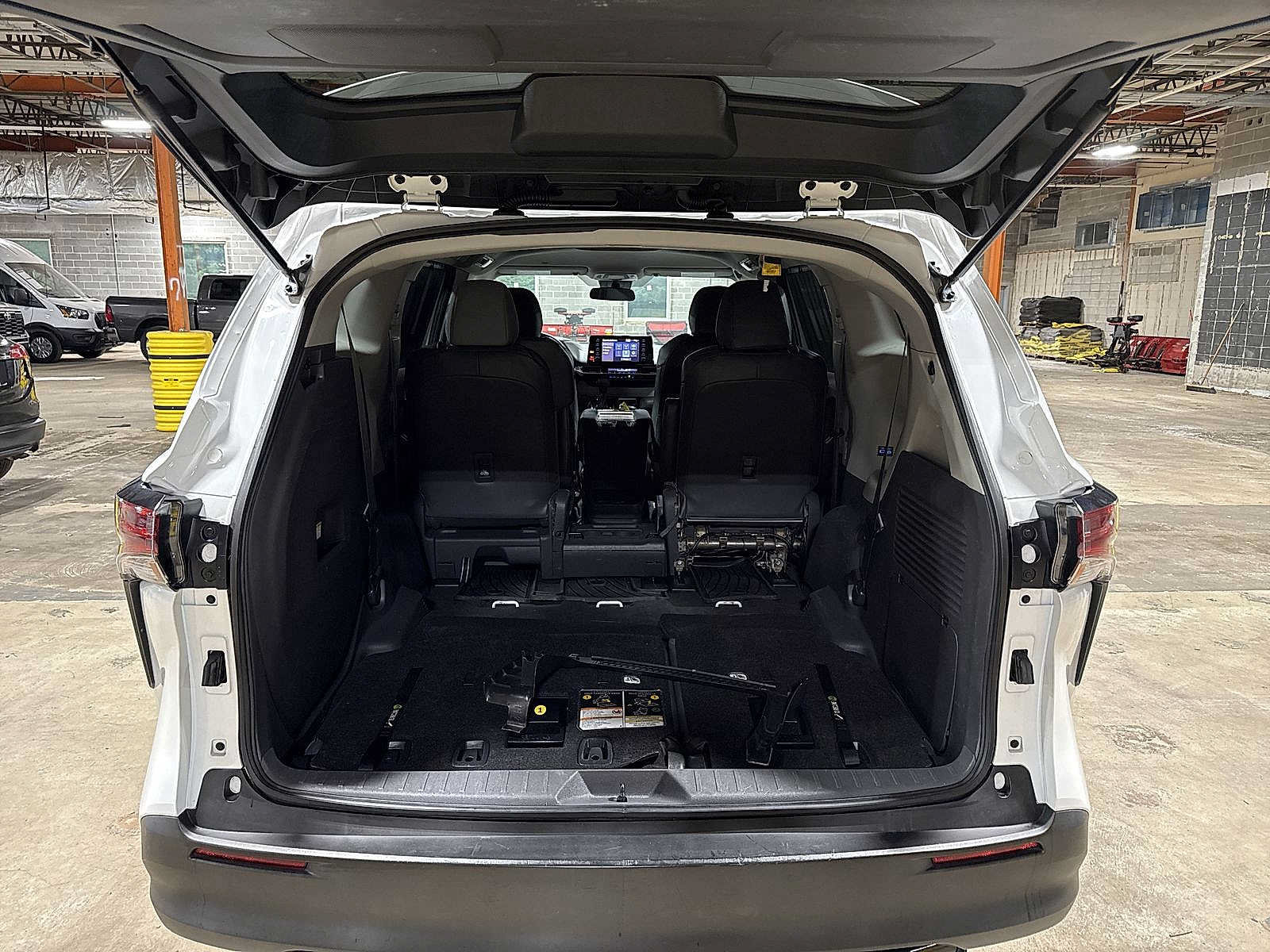 Certified 2021 Toyota Sienna LE AWD/4WD image 11