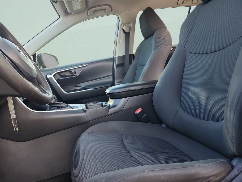 Used 2020 Toyota RAV4 LE FWD image 21