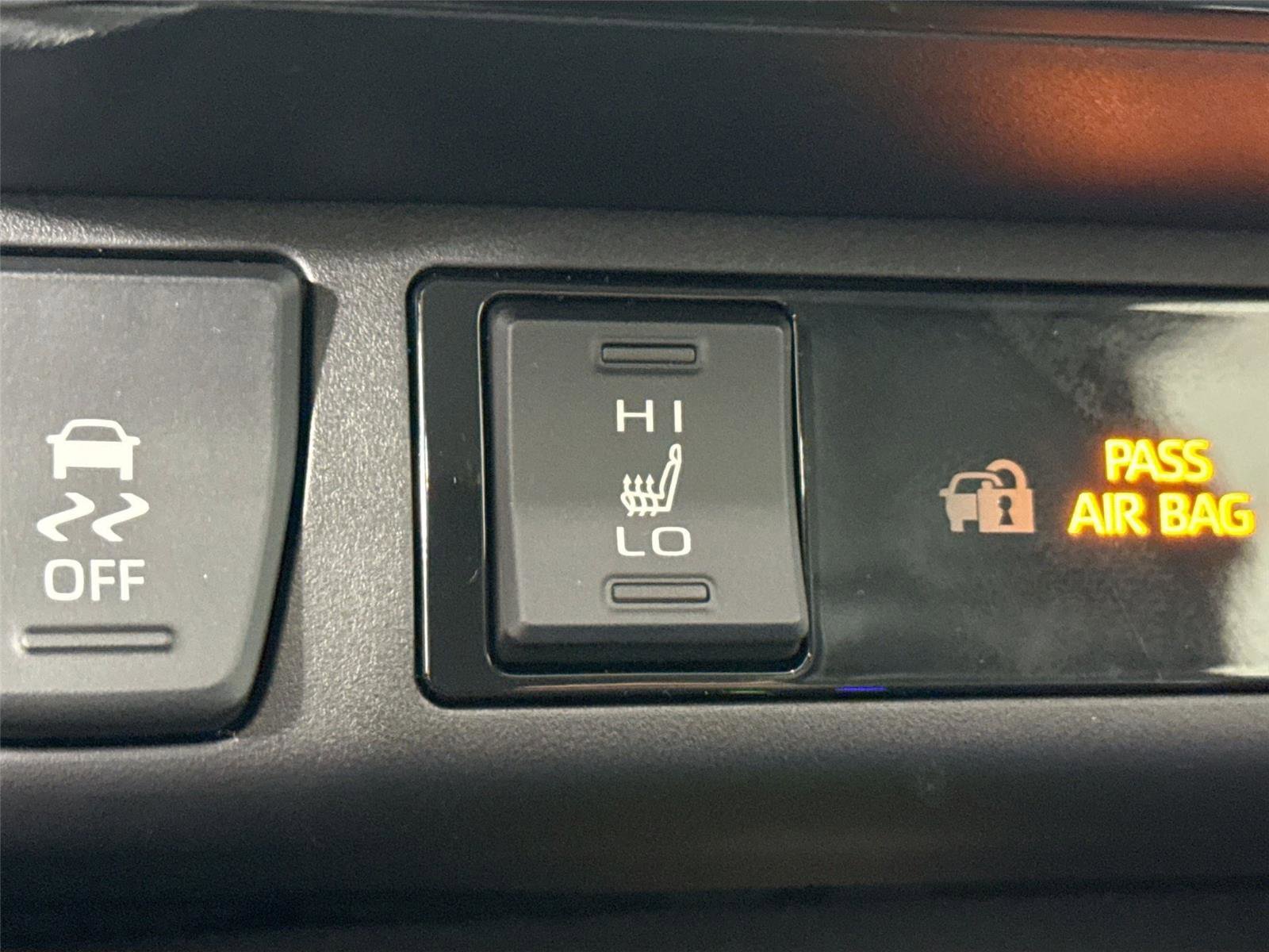 Used 2025 Toyota RAV4 XLE Premium image 33