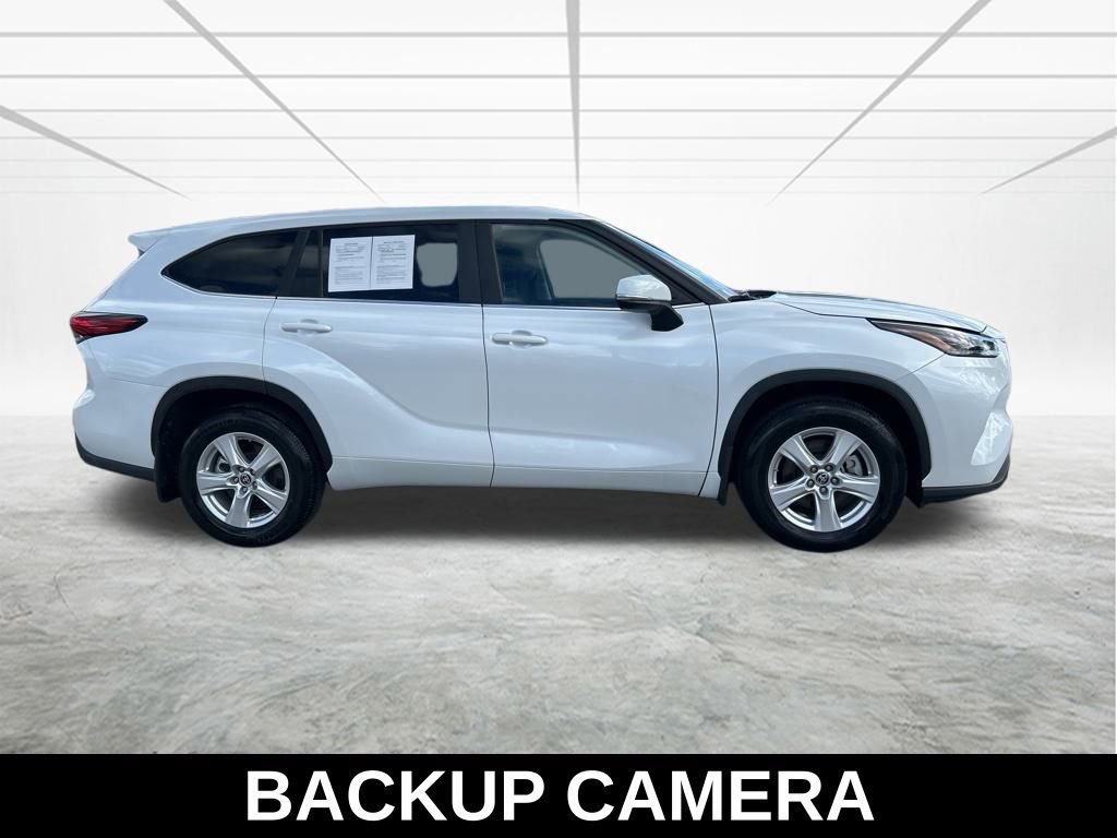 Used 2023 Toyota Highlander L image 4