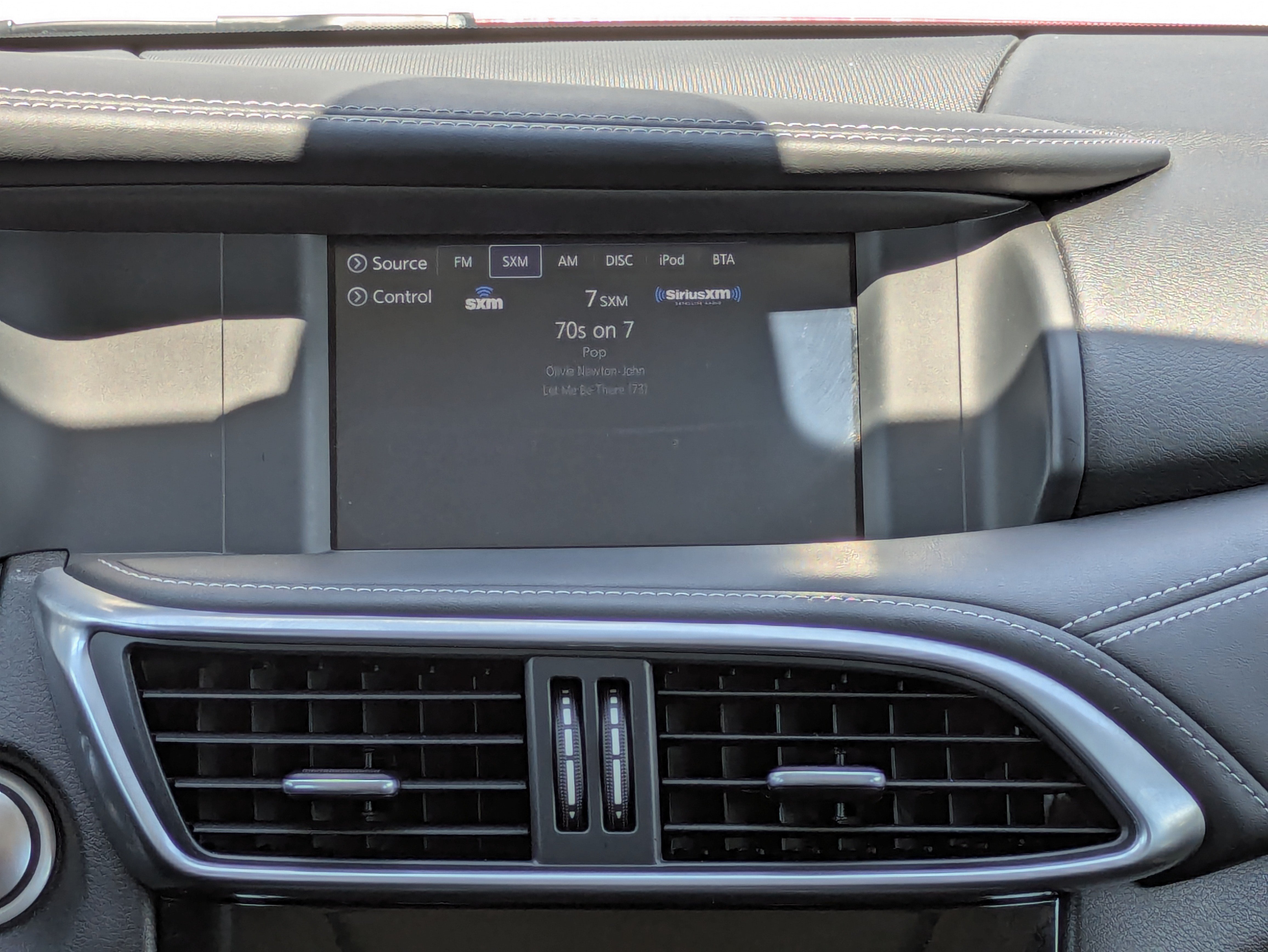 Used 2018 INFINITI QX30 Premium w/ Navigation Package AWD/4WD image 18