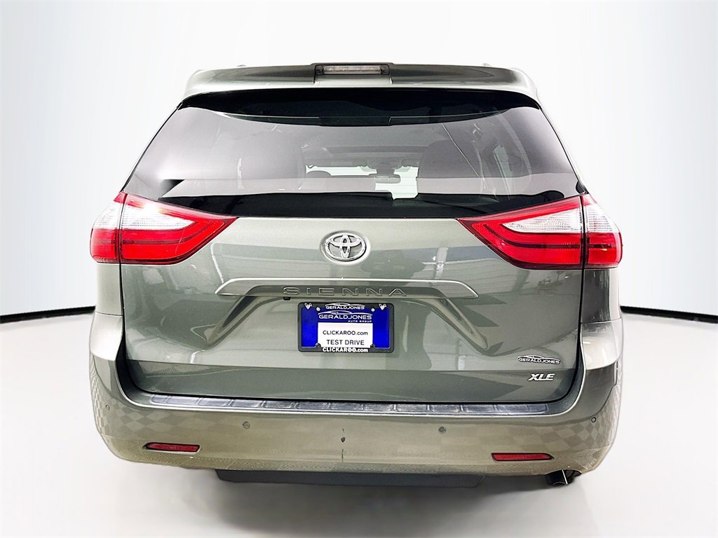 Used 2018 Toyota Sienna XLE image 15