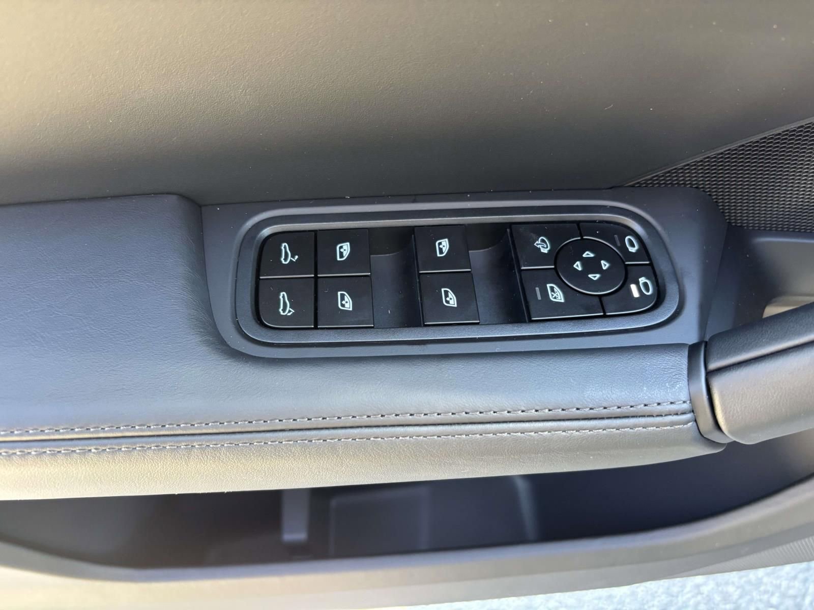 New 2026 Porsche Cayenne image 24