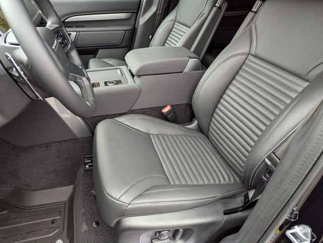 New 2025 Land Rover Discovery Dynamic SE image 12