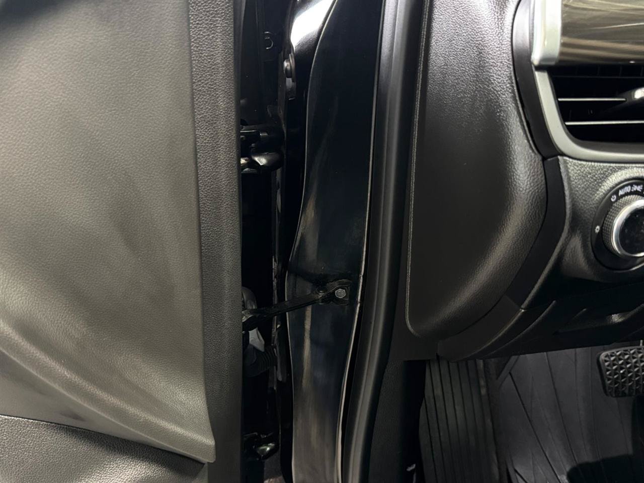 Used 2020 Buick Envision Essence AWD/4WD image 25