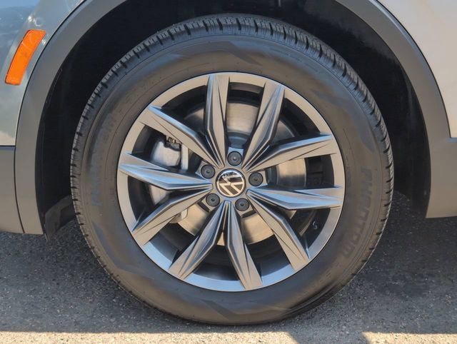 Used 2022 Volkswagen Tiguan SE FWD image 31