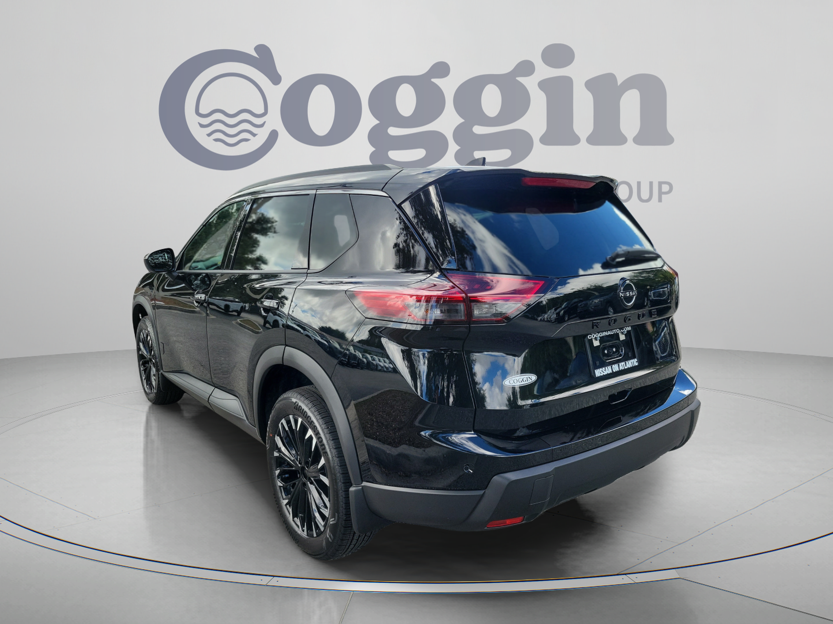 New 2026 Nissan Rogue Dark Armor FWD image 3