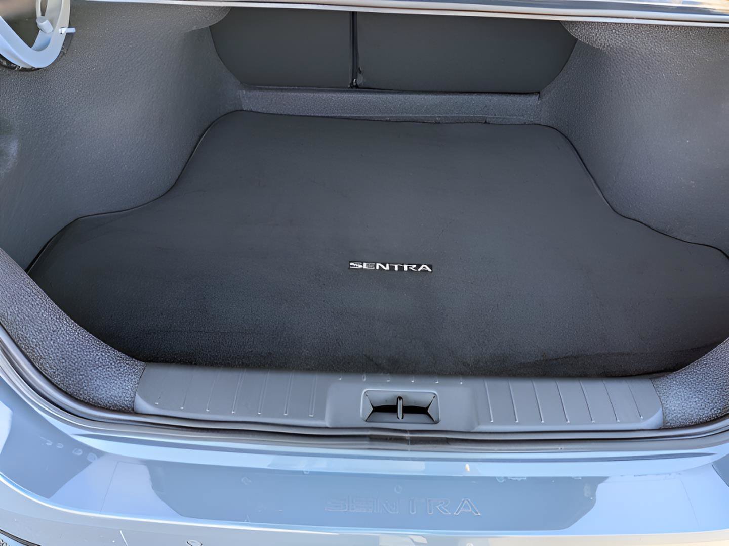 Certified 2025 Nissan Sentra SR FWD image 23