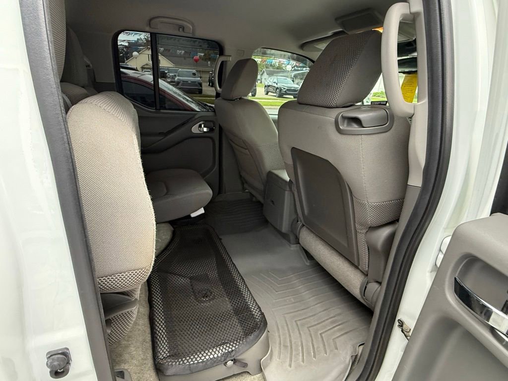 Used 2014 Nissan Frontier SV RWD image 19