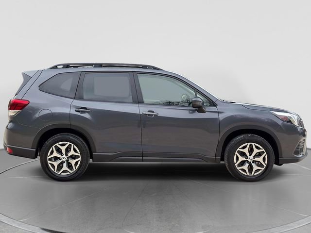 Used 2023 Subaru Forester Premium image 7