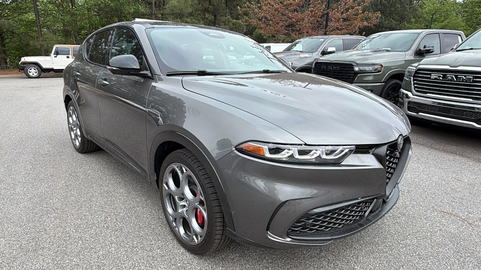 Used 2024 Alfa Romeo Tonale Veloce w/ Active Assist Package AWD/4WD image 5