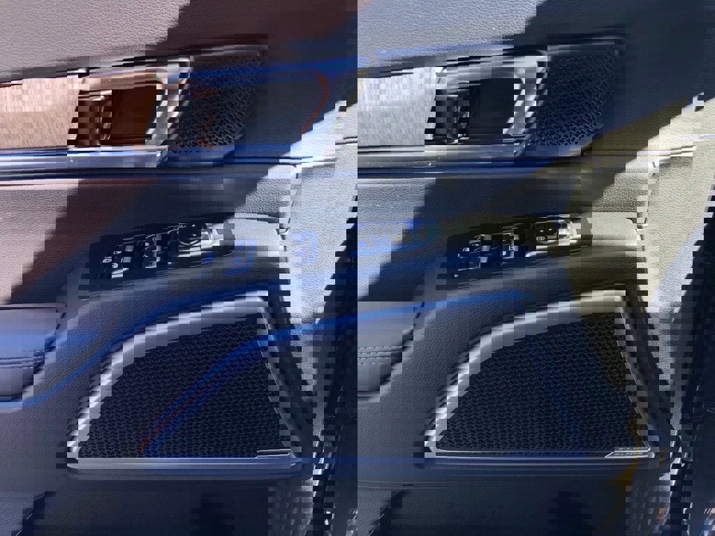 Used 2024 Kia Telluride EX w/ EX Captain's Chair Package image 12