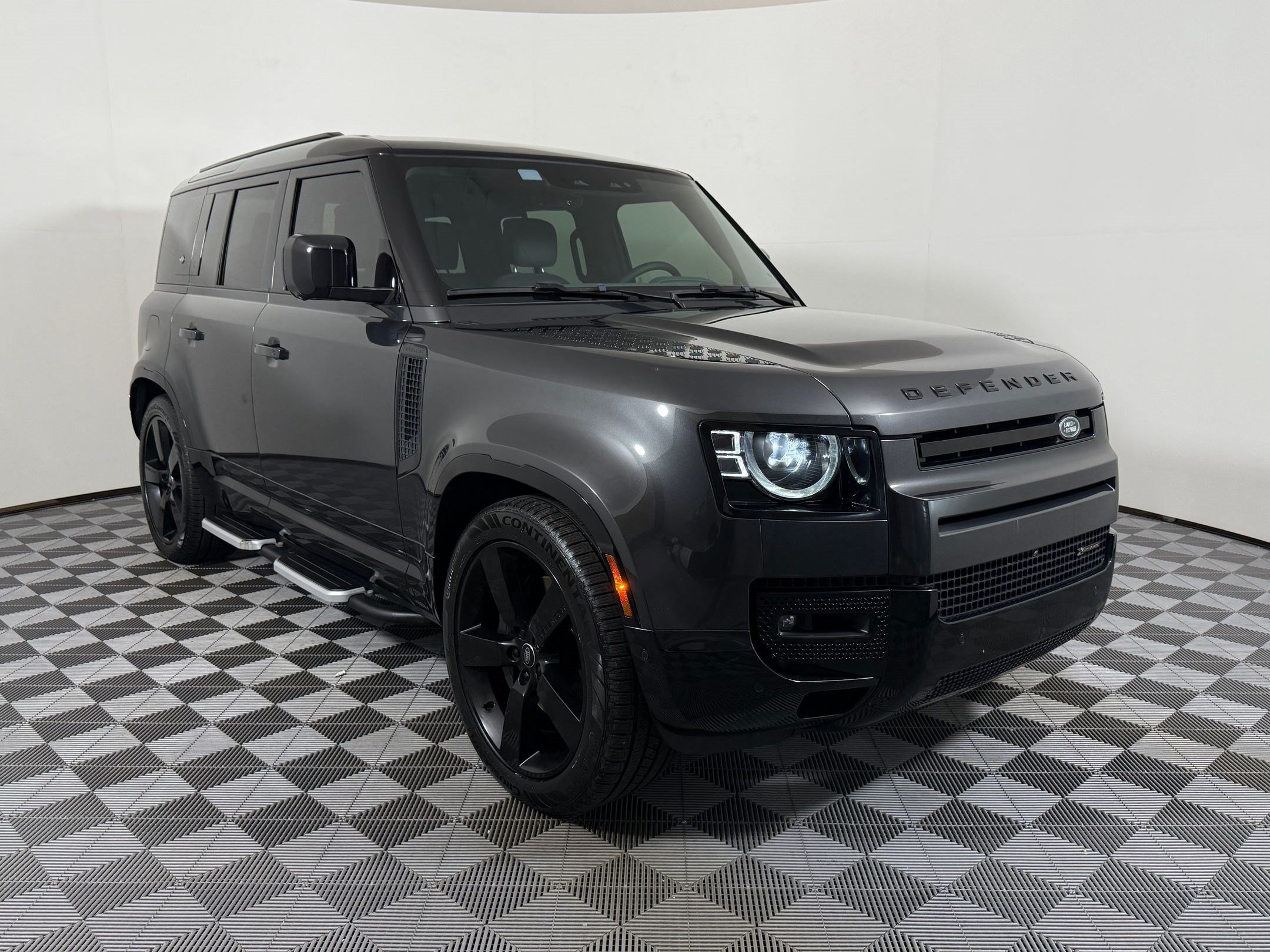 Used 2023 Land Rover Defender 110 X-Dynamic SE AWD/4WD image 7