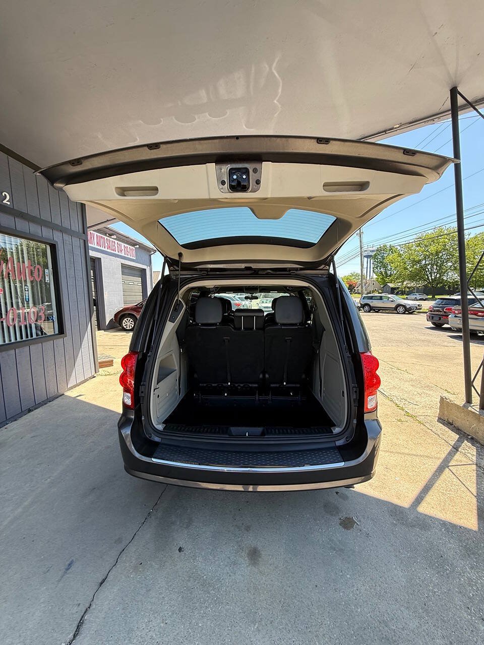 Used 2017 Dodge Grand Caravan SXT FWD image 15