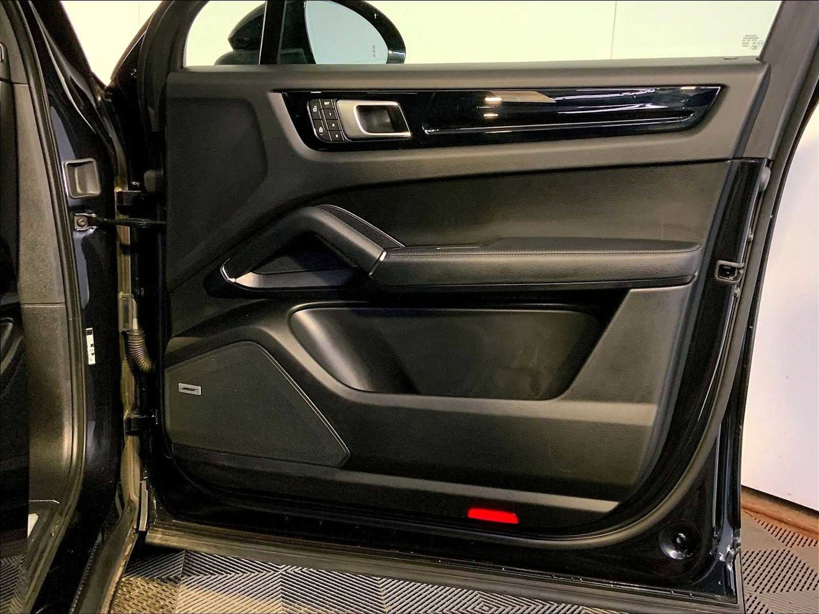 Certified 2022 Porsche Cayenne w/ Premium Package image 26