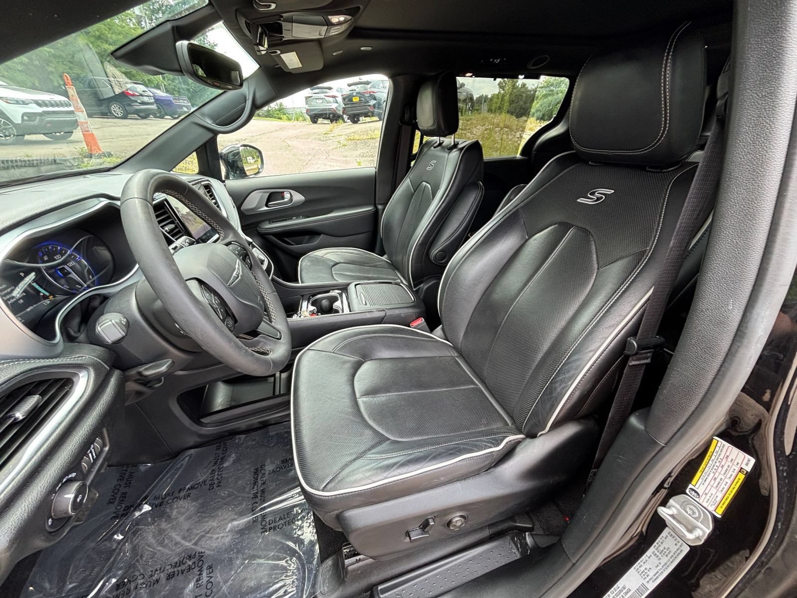 Used 2025 Chrysler Pacifica Limited FWD image 40