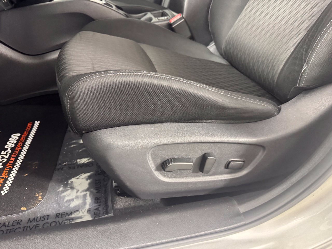 Used 2018 Nissan Rogue SV FWD image 14