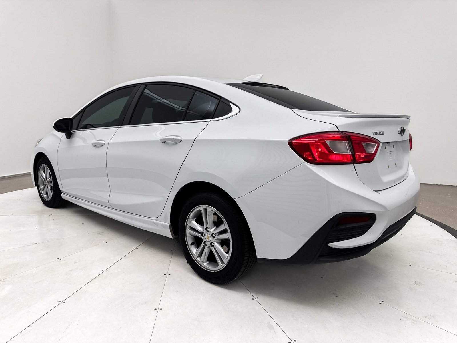 Used 2018 Chevrolet Cruze LT w/ RS Package image 13