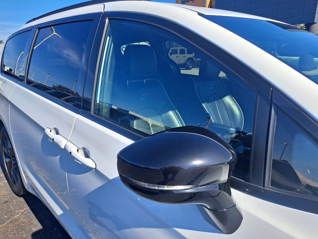 Used 2025 Chrysler Pacifica Limited FWD image 41