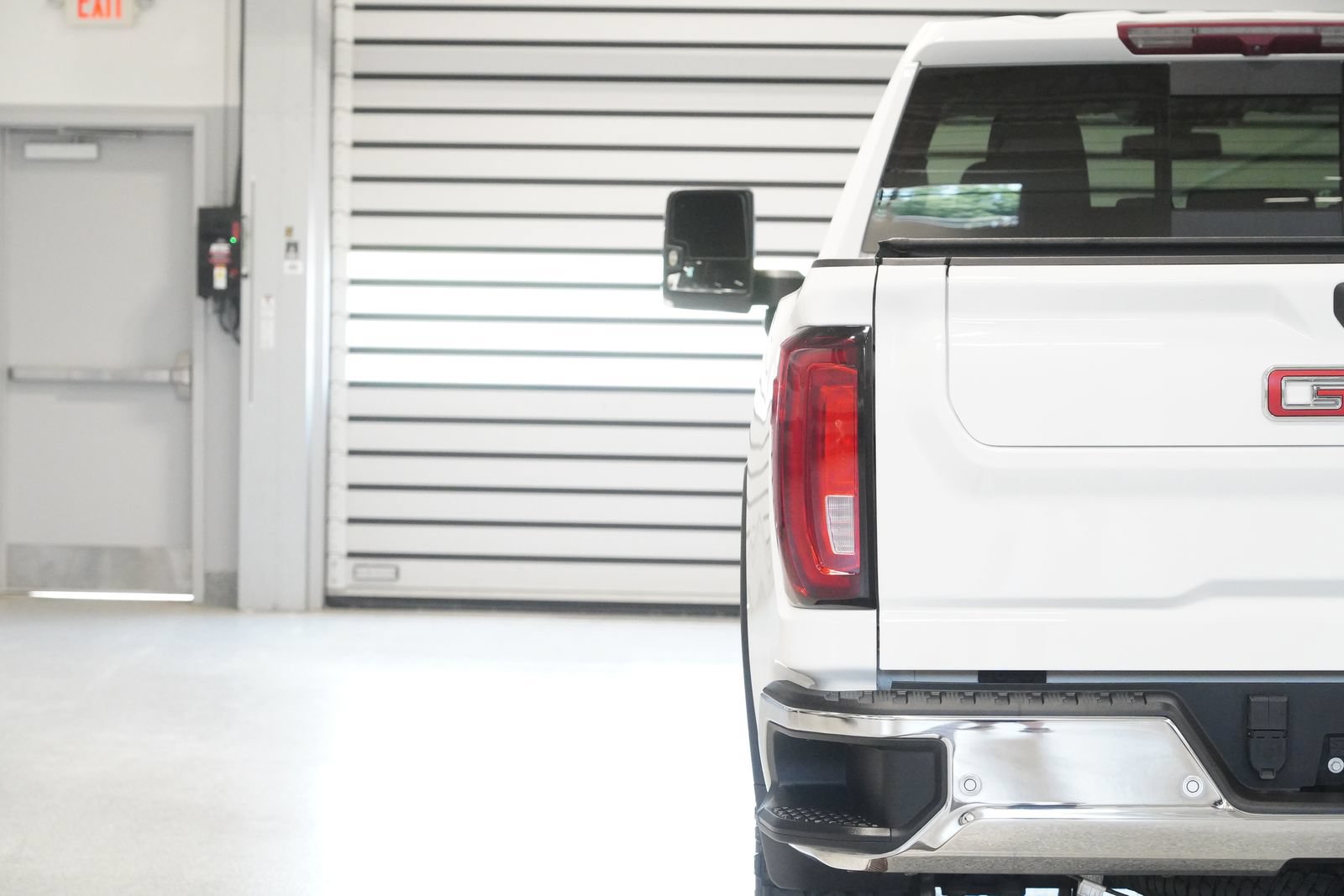 Used 2023 GMC Sierra 2500 SLT w/ SLT Preferred Package AWD/4WD image 9