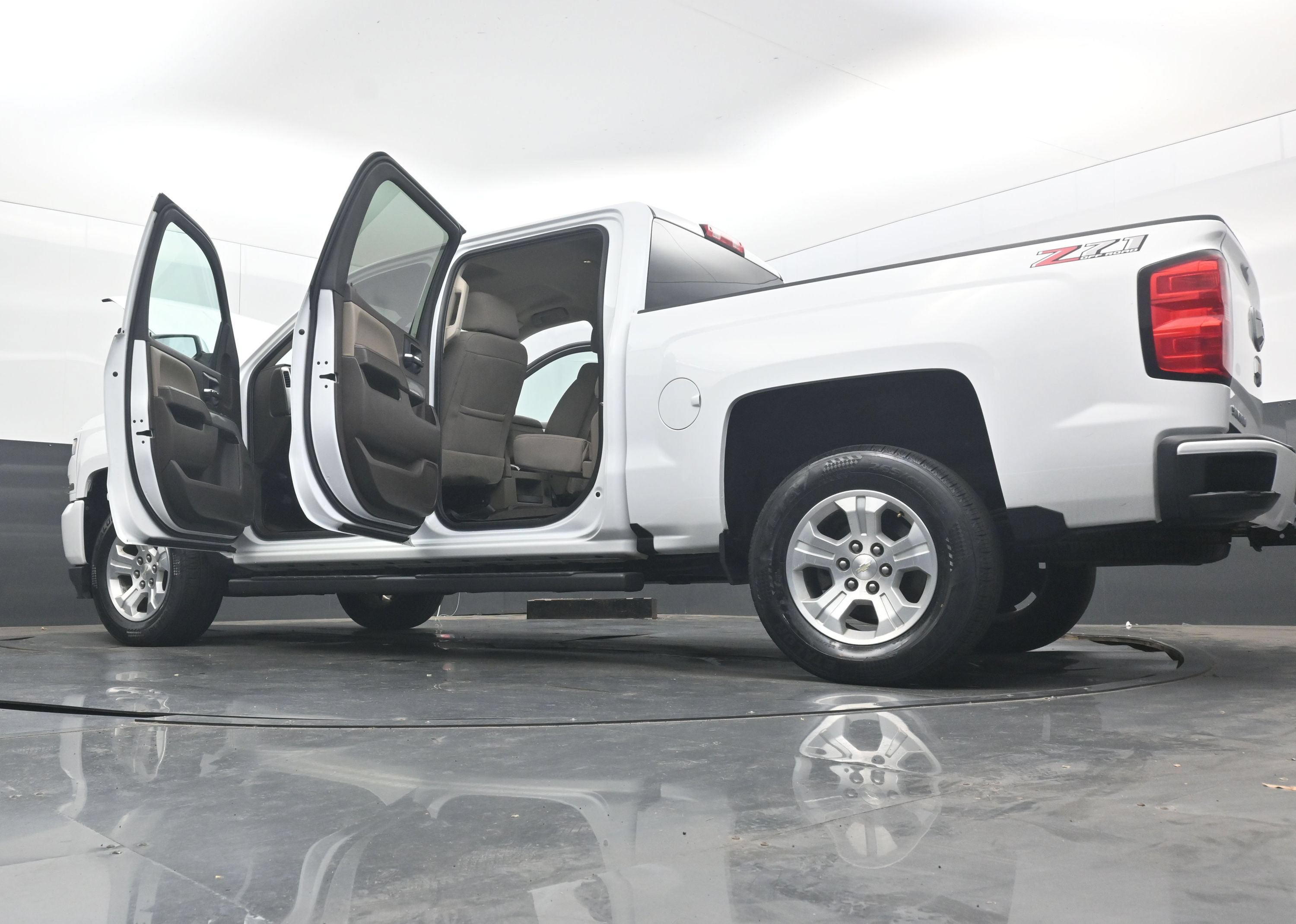 Used 2018 Chevrolet Silverado 1500 LT w/ All Star Edition AWD/4WD image 38