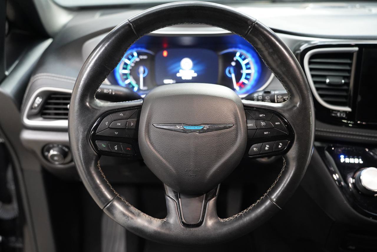 Used 2021 Chrysler Pacifica Touring-L w/ Uconnect Theater Family Group image 12