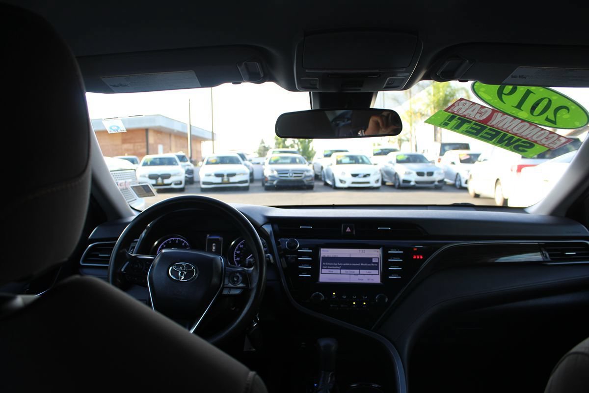 Used 2019 Toyota Camry LE w/ Carpet Mat Package FWD image 24