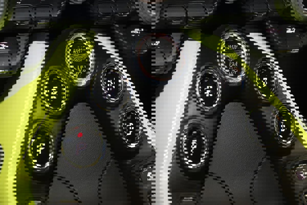 Used 2019 Aston Martin V8 Vantage Coupe RWD image 8