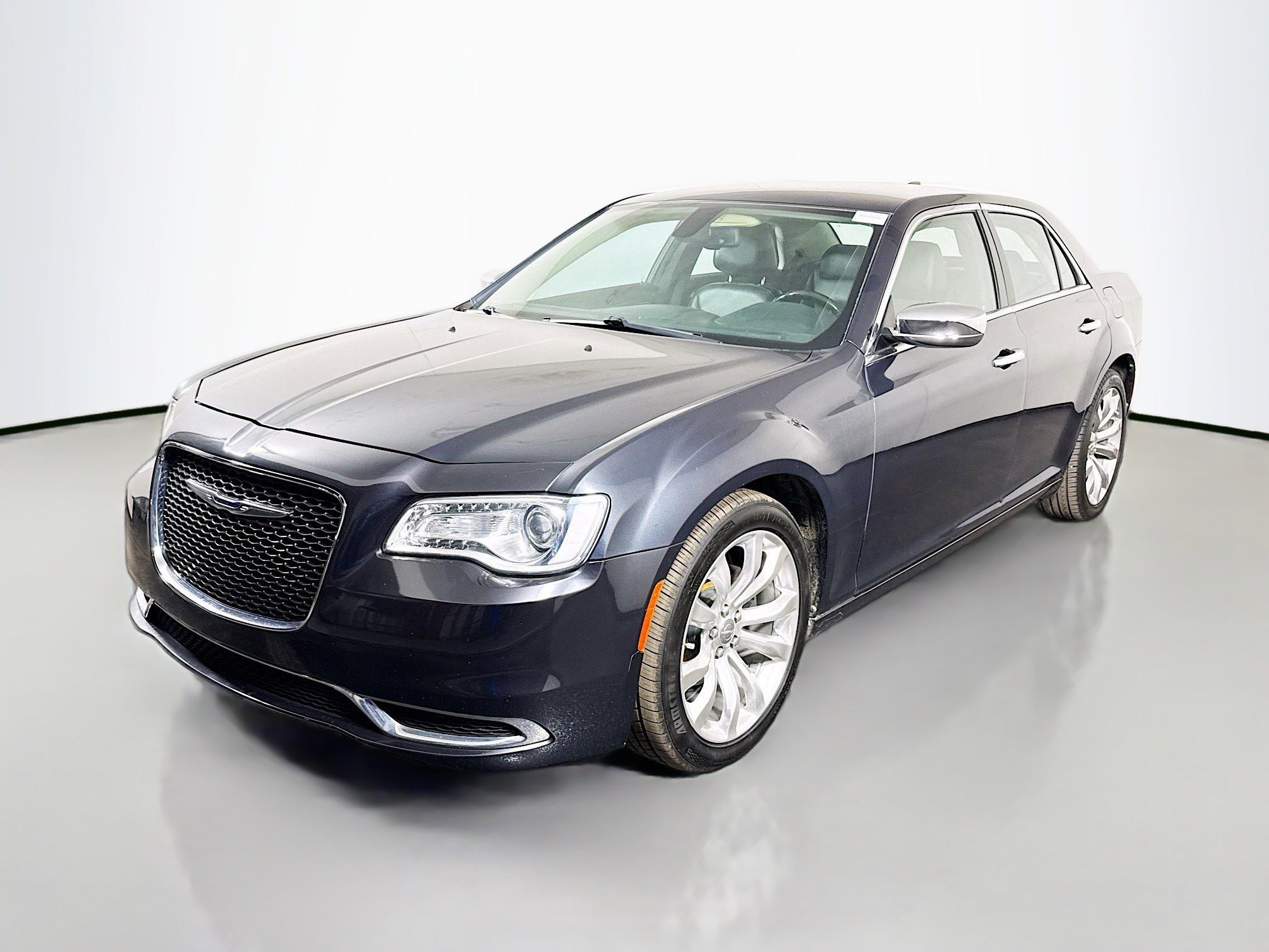Used 2018 Chrysler 300 Limited image 4