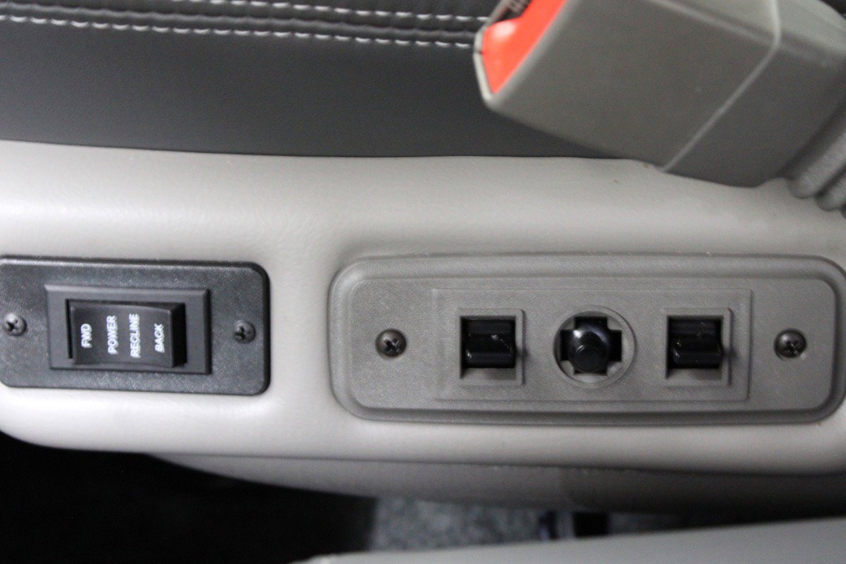 Used 2025 Chevrolet Express 2500 Extended w/ Driver Convenience Package image 25