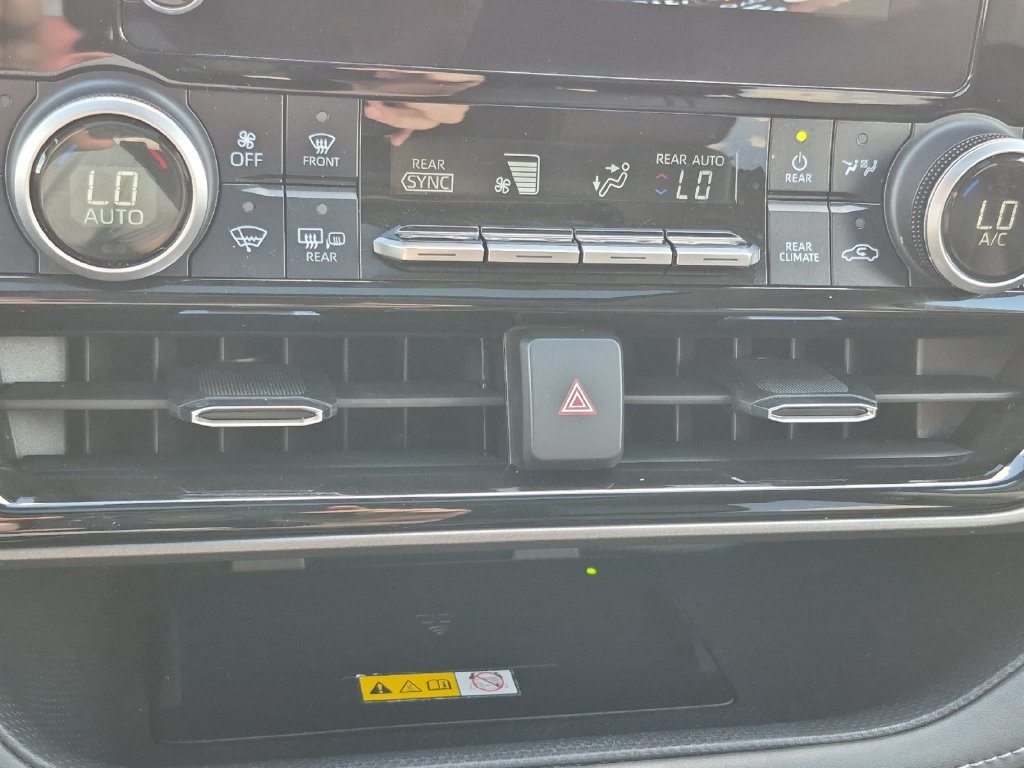 Used 2024 Toyota Highlander XLE AWD/4WD image 21