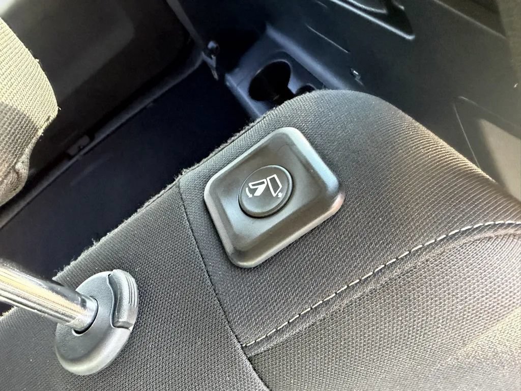 Used 2021 Kia Sorento LX FWD image 32
