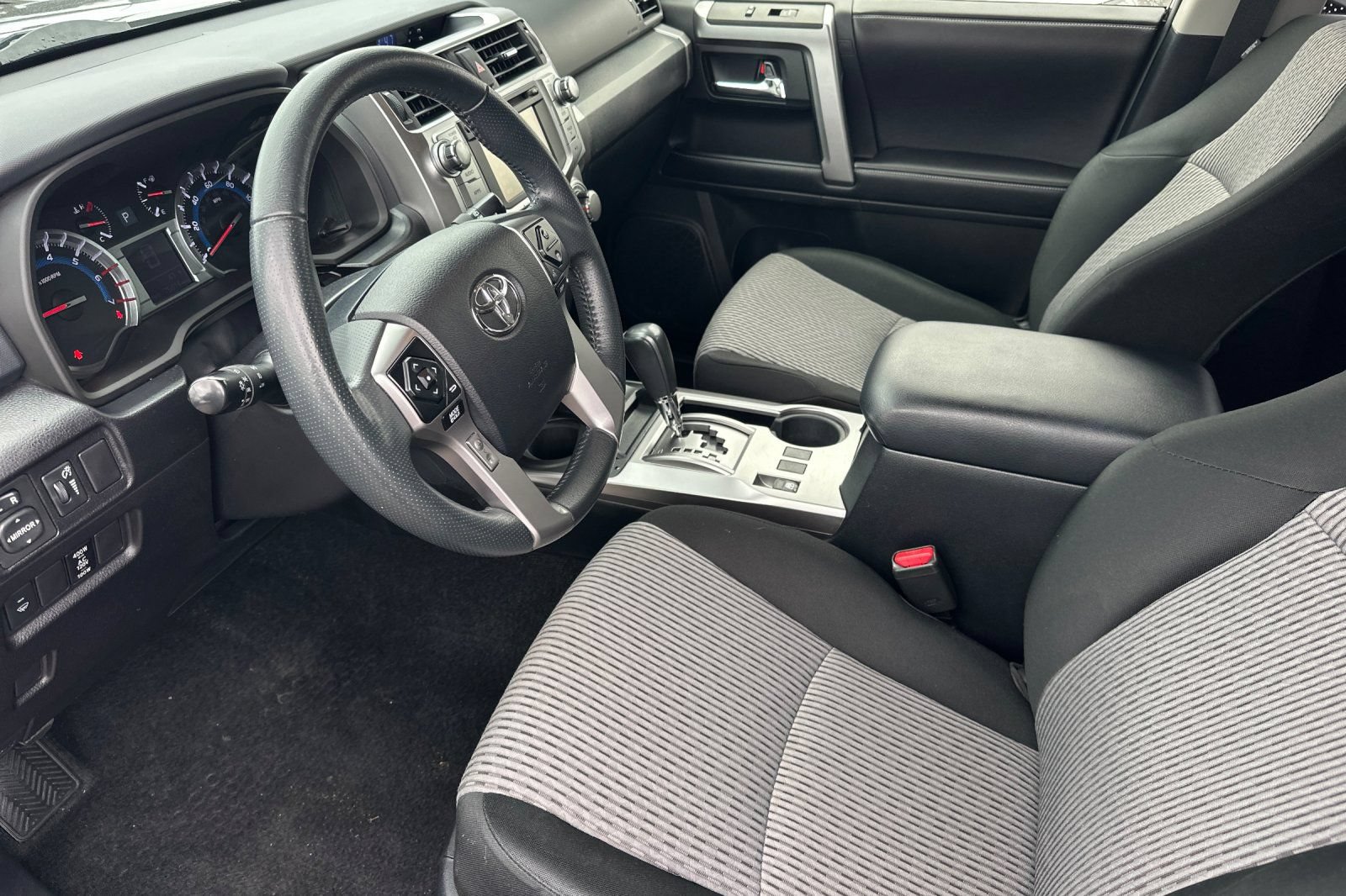 Used 2016 Toyota 4Runner SR5 AWD/4WD image 10