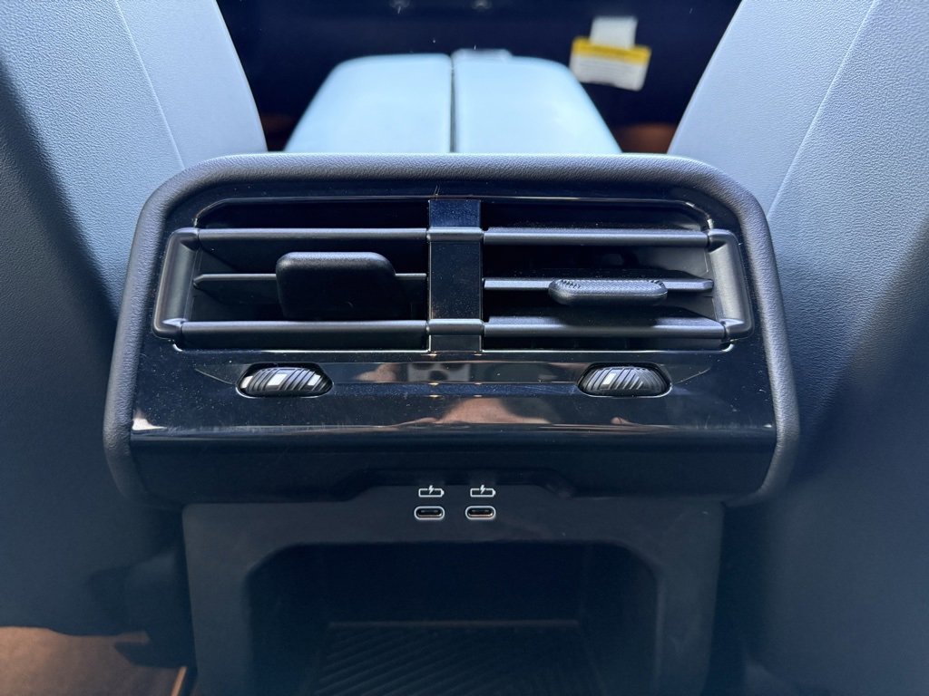 Used 2025 BMW i5 eDrive40i w/ Premium Package image 15