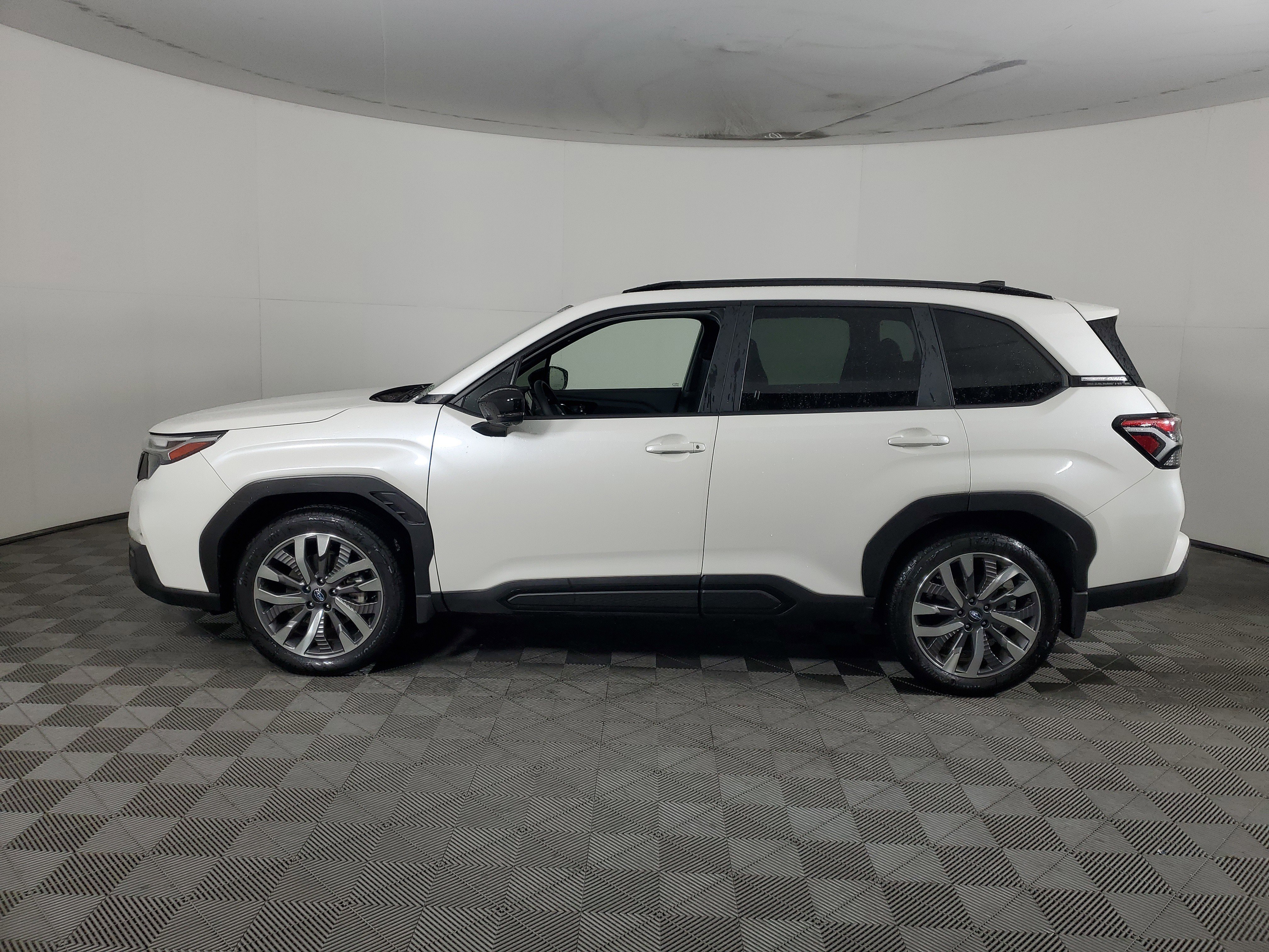 Used 2025 Subaru Forester Touring w/ Popular Package - Touring image 7